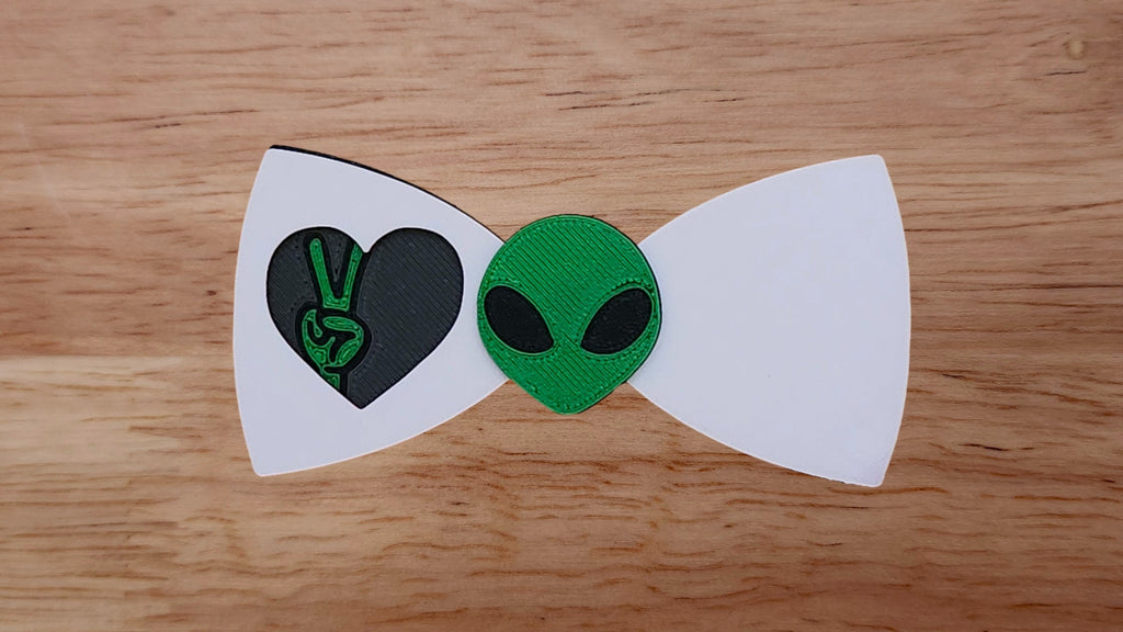 Alien Head Base with Heart Hole Brim and They Come In Peace Back