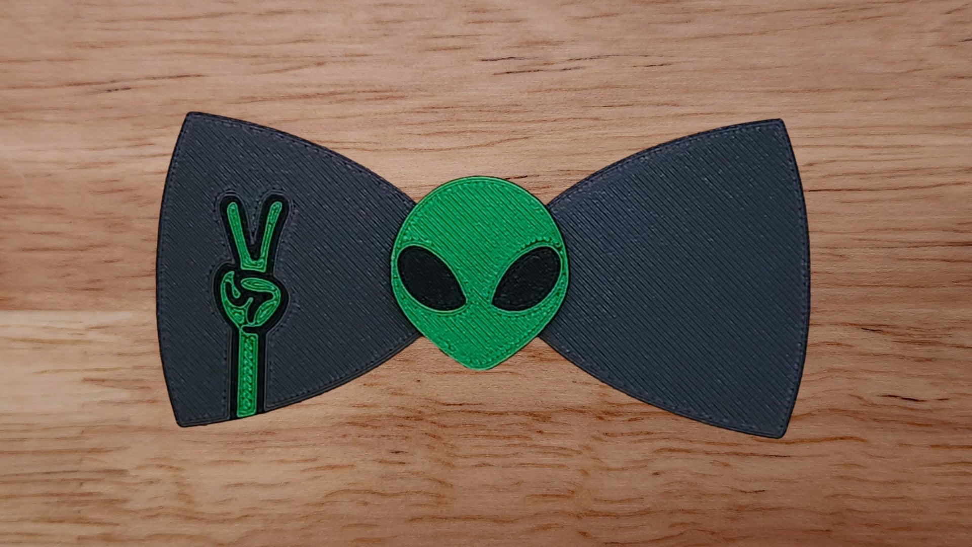 Alien Head Base with They Come In Peace Back
