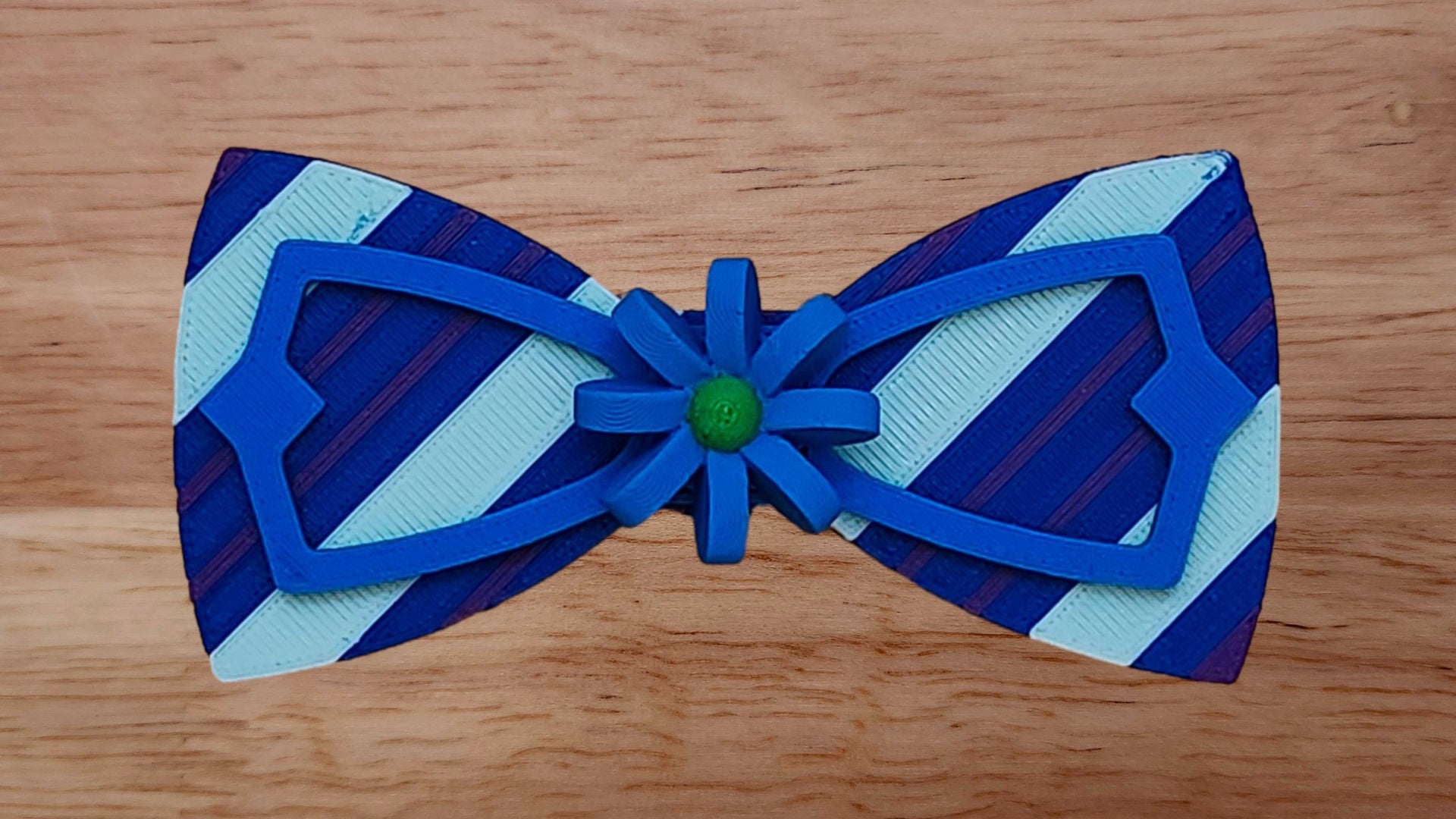 Simple 3D Flower Base with Diamond Tip Brim and Wrapping Paper Back