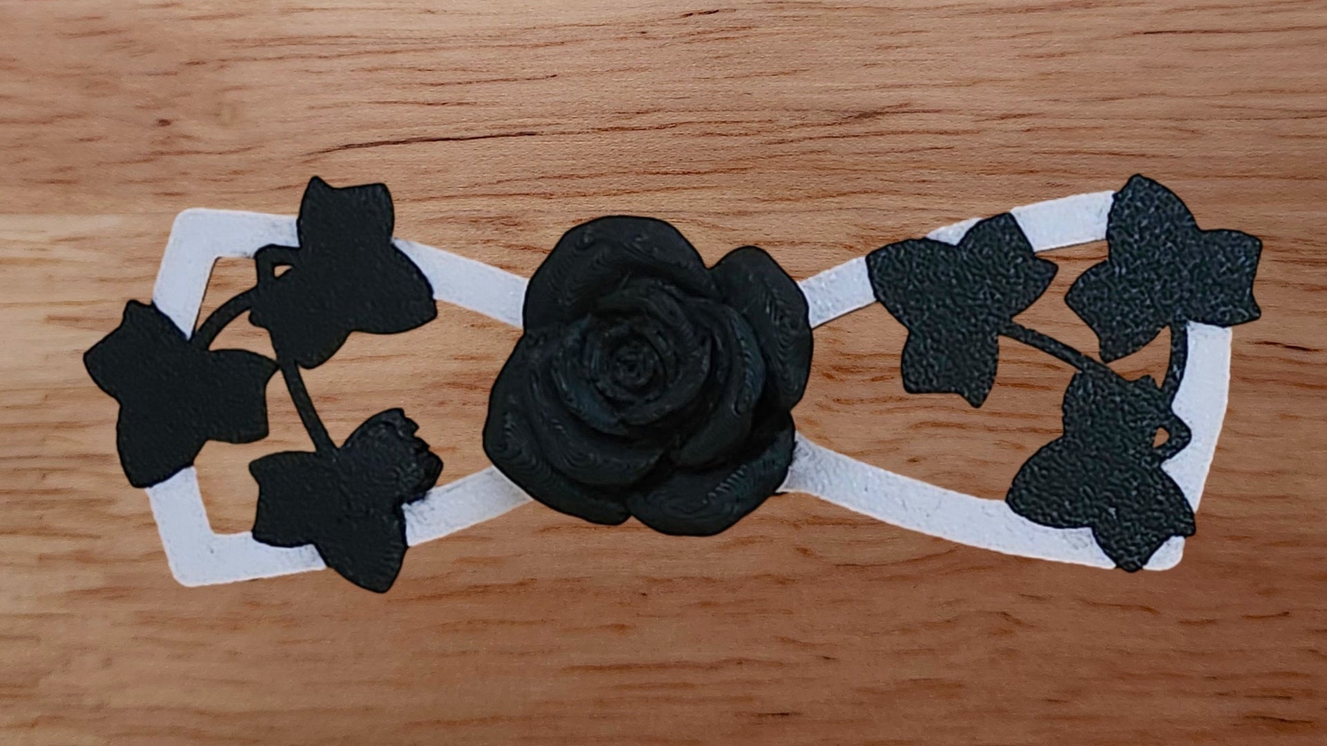 Rose Base with Ivy Brim