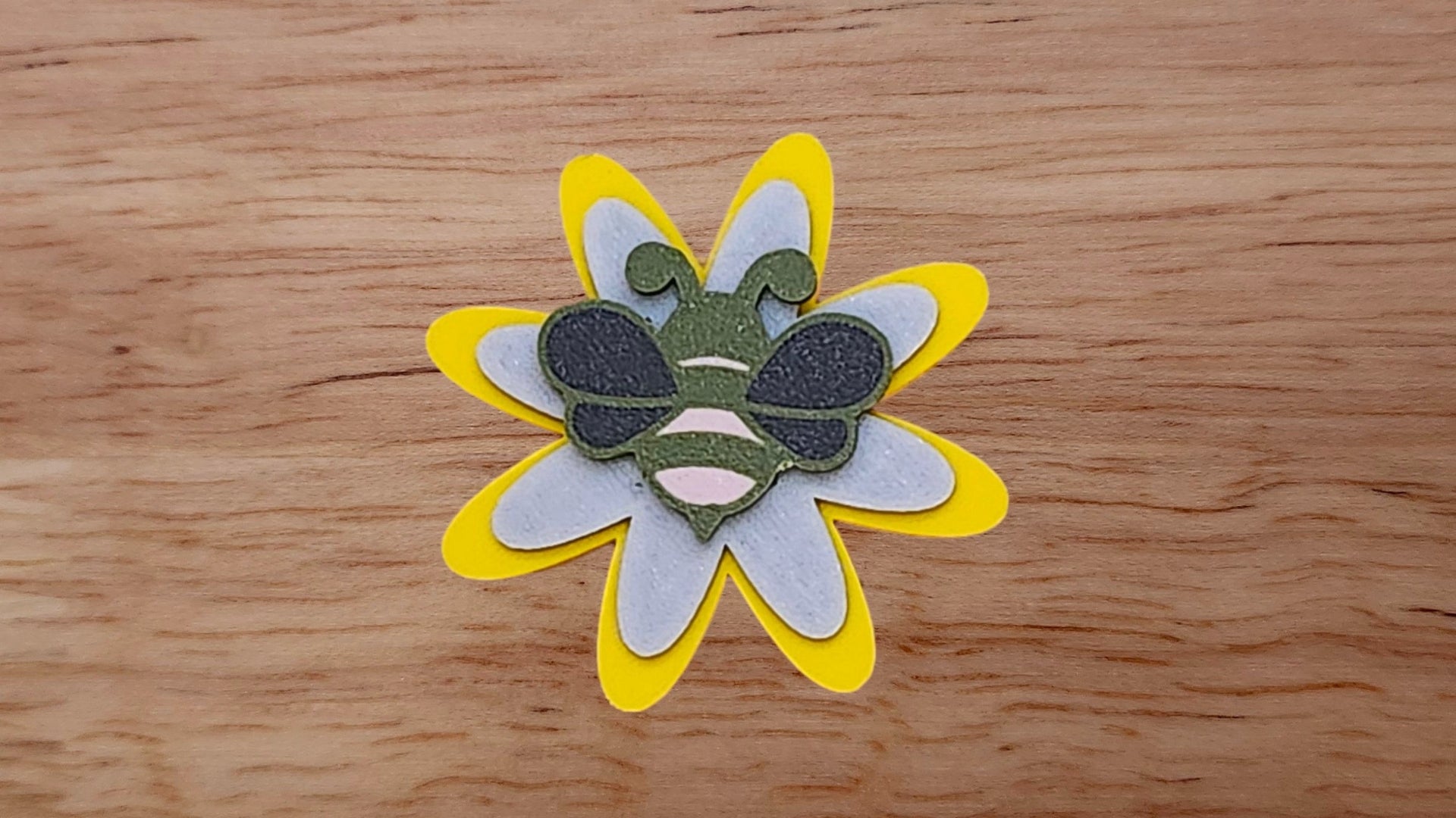 Bee Base with Flower Petal Brim Medium and Flower Petal Brim Large