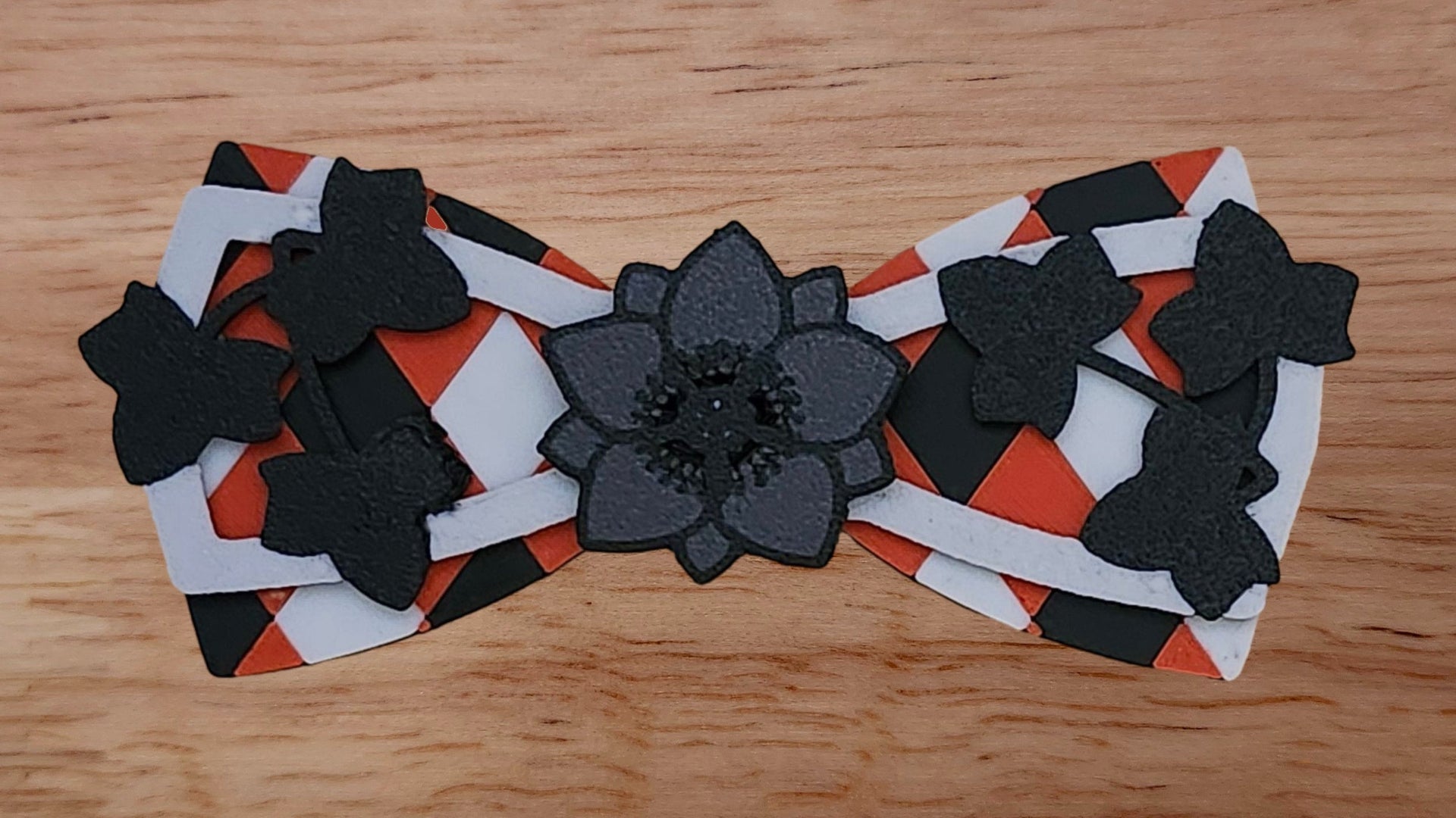 Lotus Flat Base with Ivy Brim and Harlequin Back