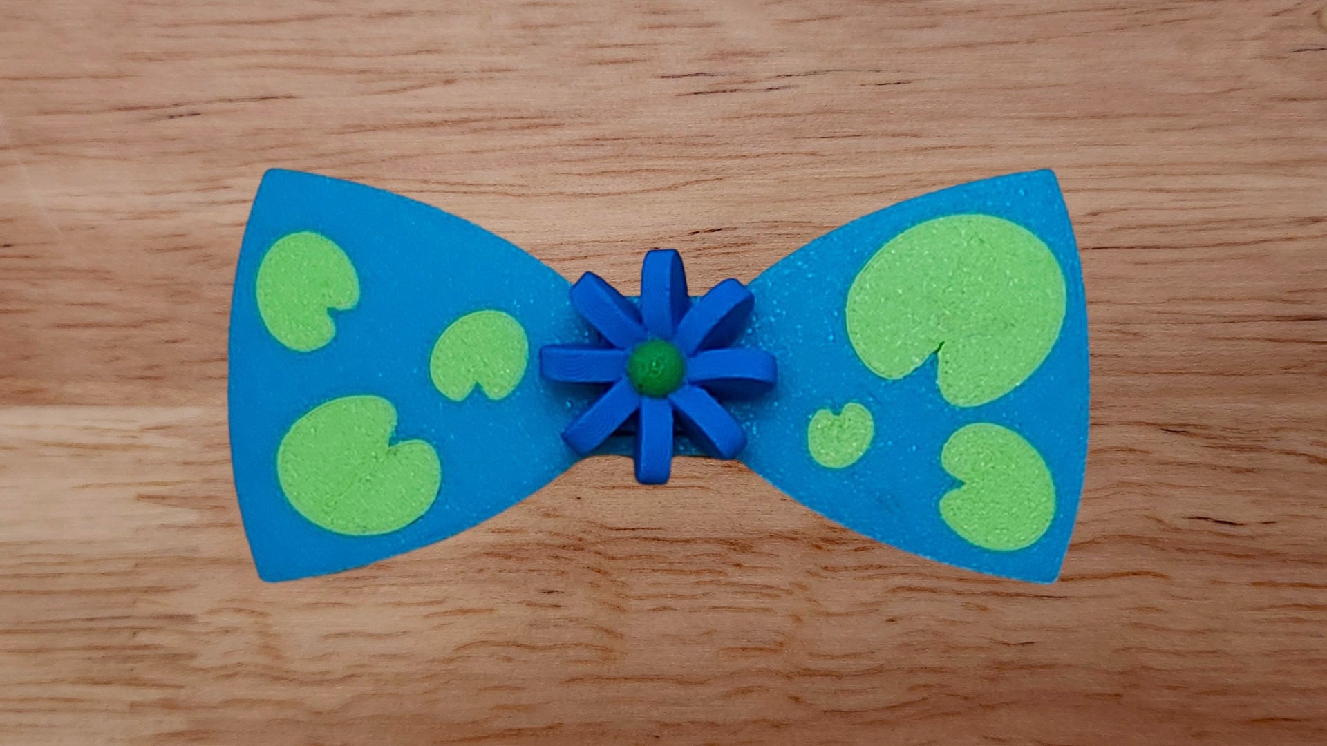 Simple 3D Flower Base with Lily Pad Pond Back
