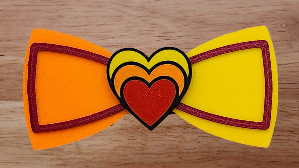 Three Heart Base with Bow Tie Shaped Edge Brim Small and Half and Half Back