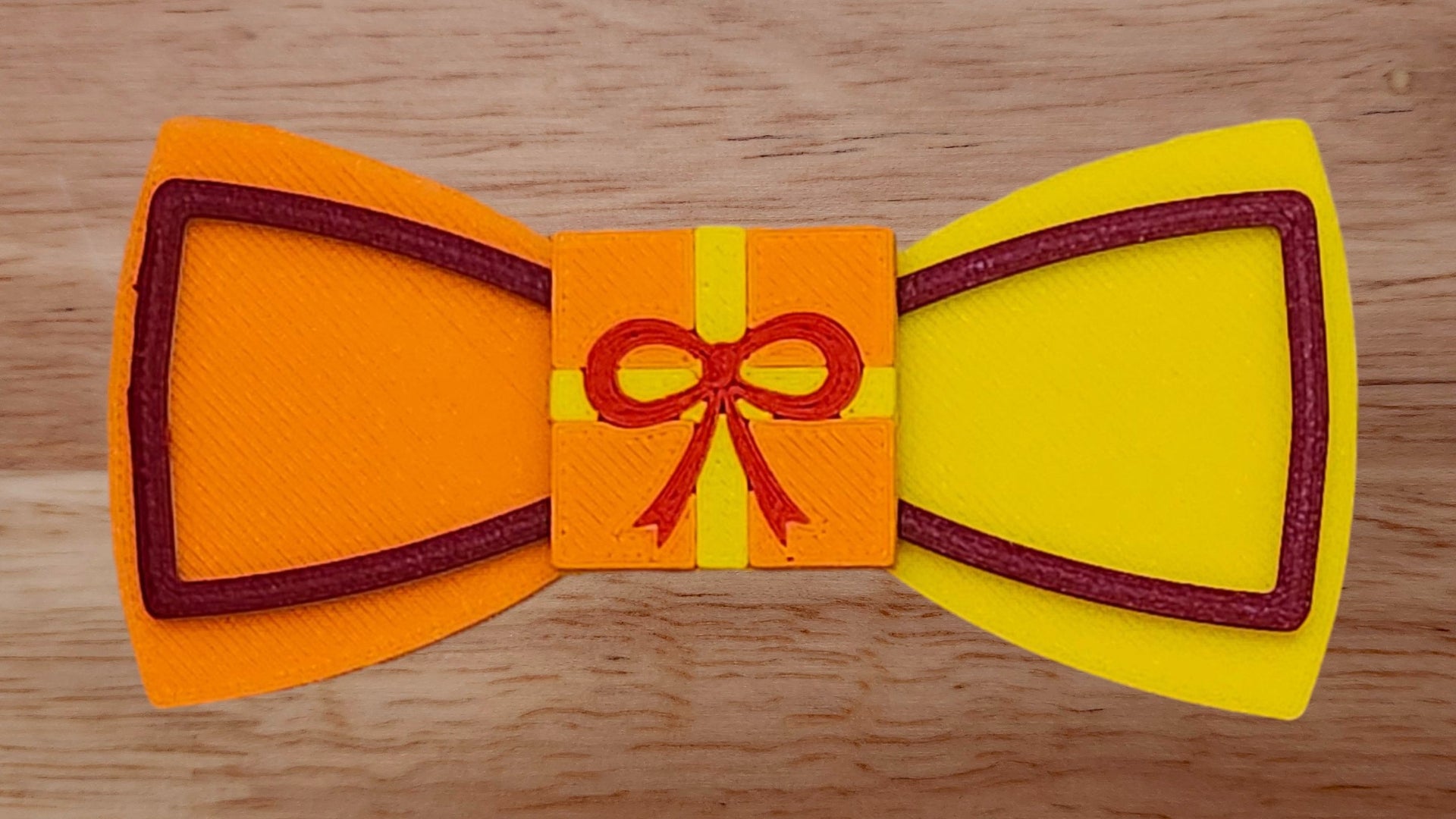 Gift Base with Bow Tie Edge Shaped Brim Small and Half and Half Back