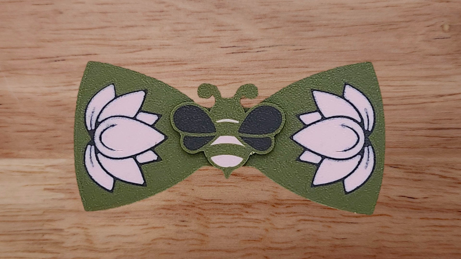 Bee Base with Lotus Back
