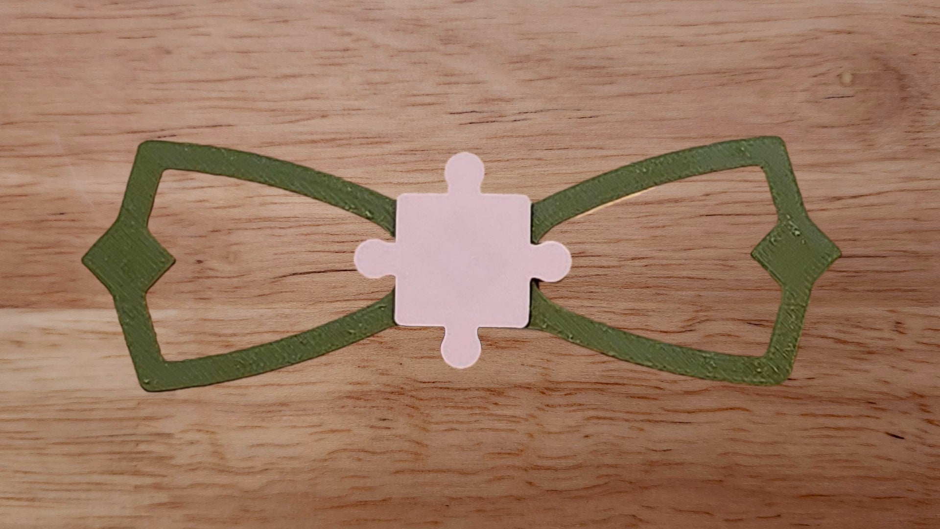 Puzzle Piece Base with Diamond Tip Brim