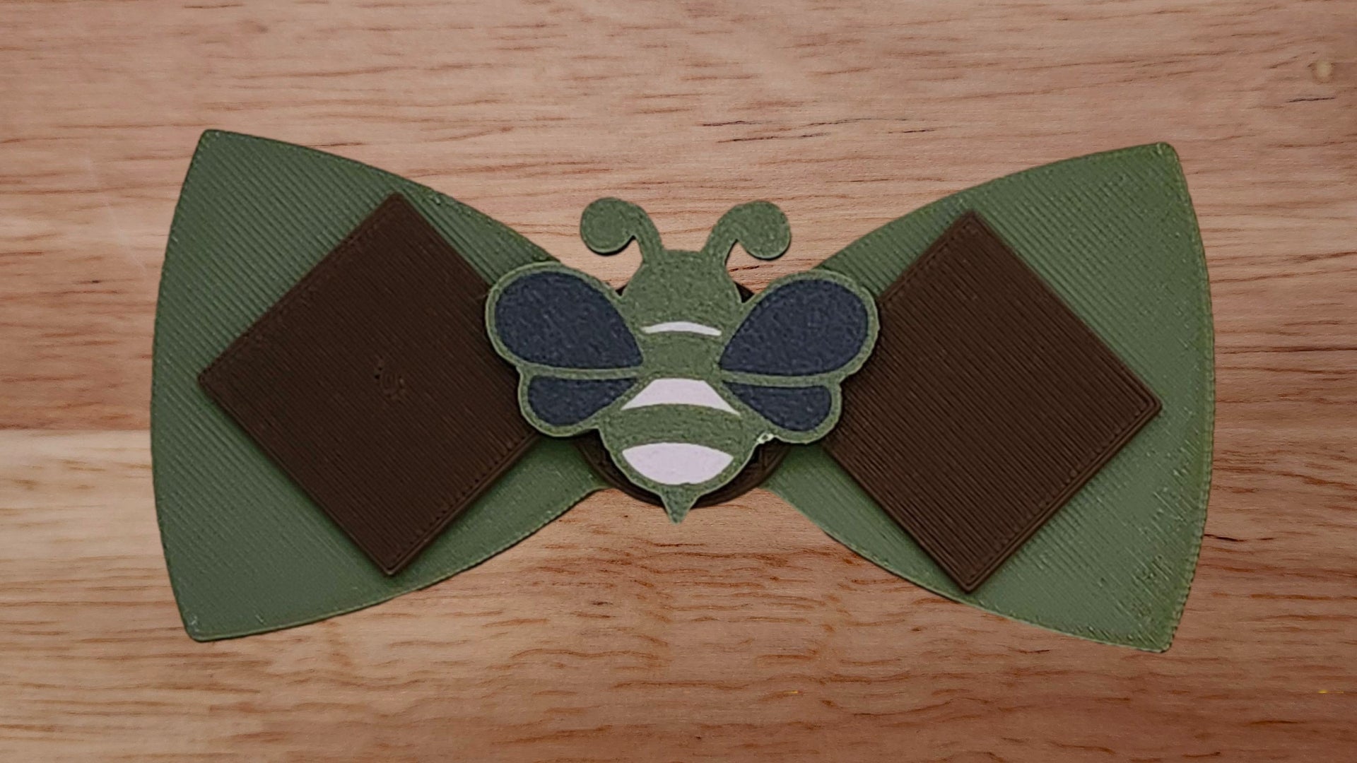 Bee Base with Chocolate/Rhombus Brim and Solid Back