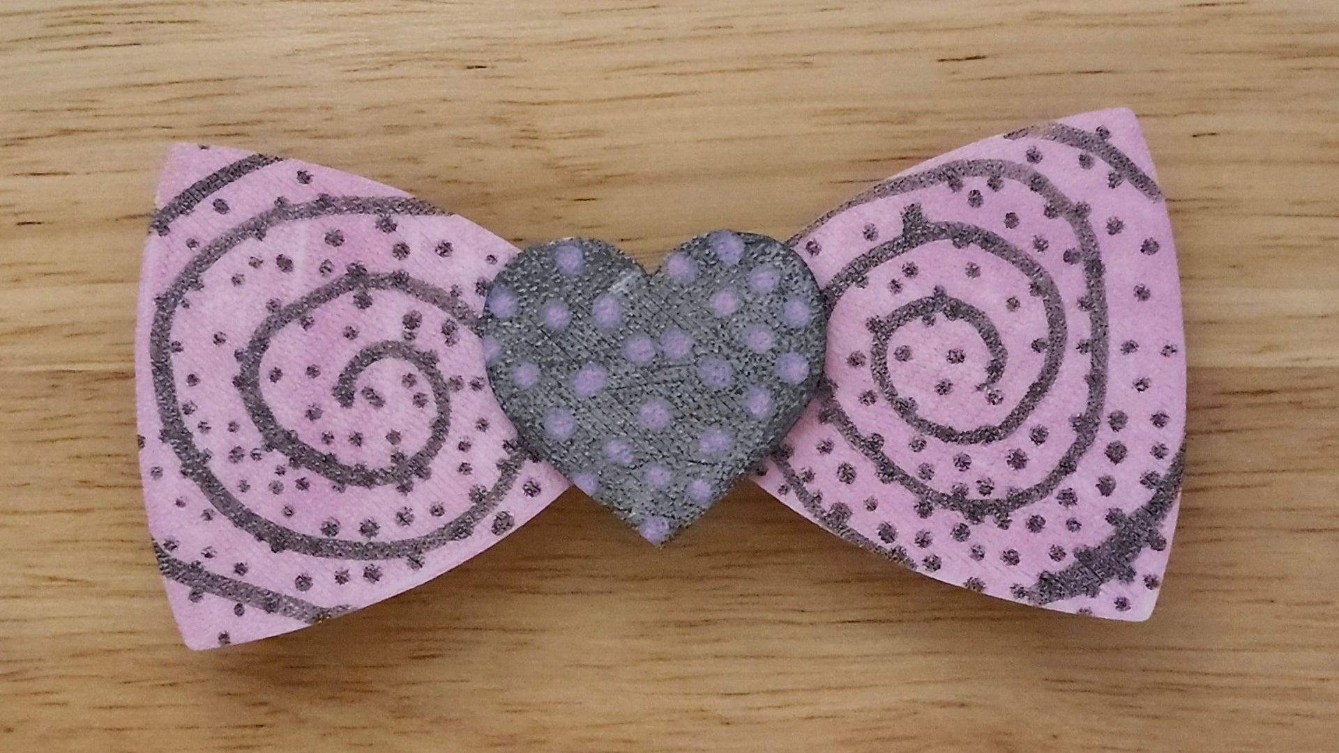 Bespoke It Yourself/Solid White Heart Base Set decorated to show options. 