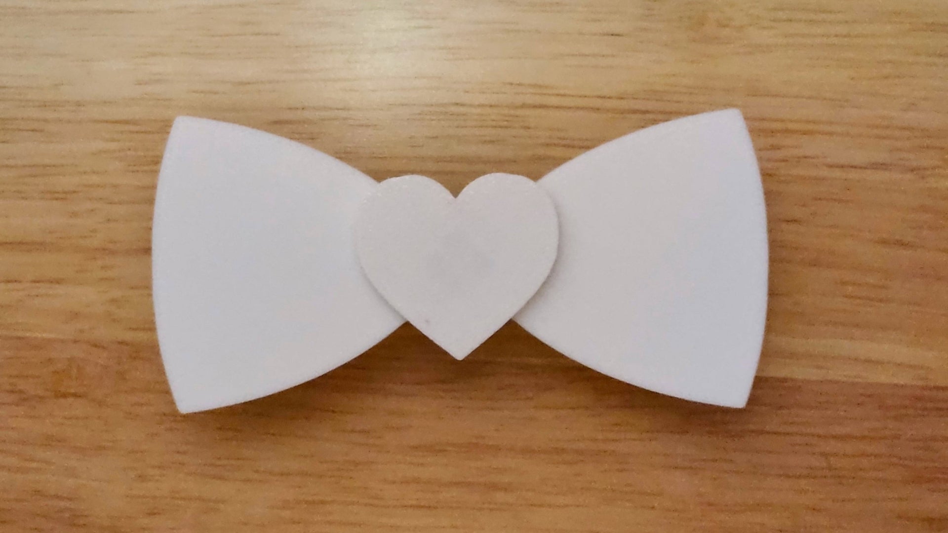 Bespoke It Yourself/Solid White Heart Base Set undecorated and put together