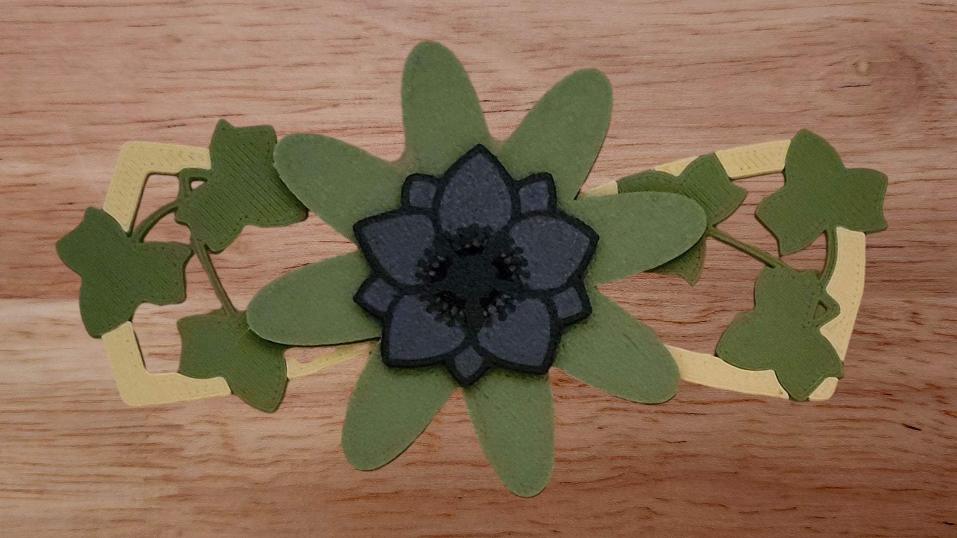 Lotus Flat Base with Flower Petal Brim Large and Ivy Brim