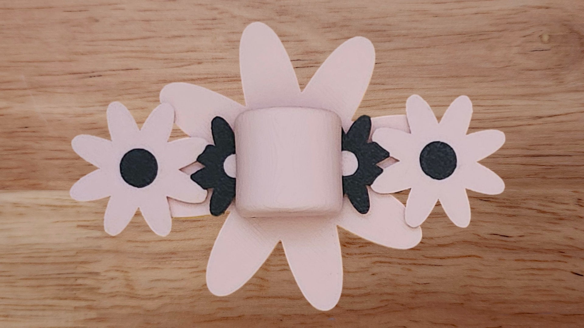 Marshmallow/Cylinder Base with Flower Petal Brim Large and Flower Brim
