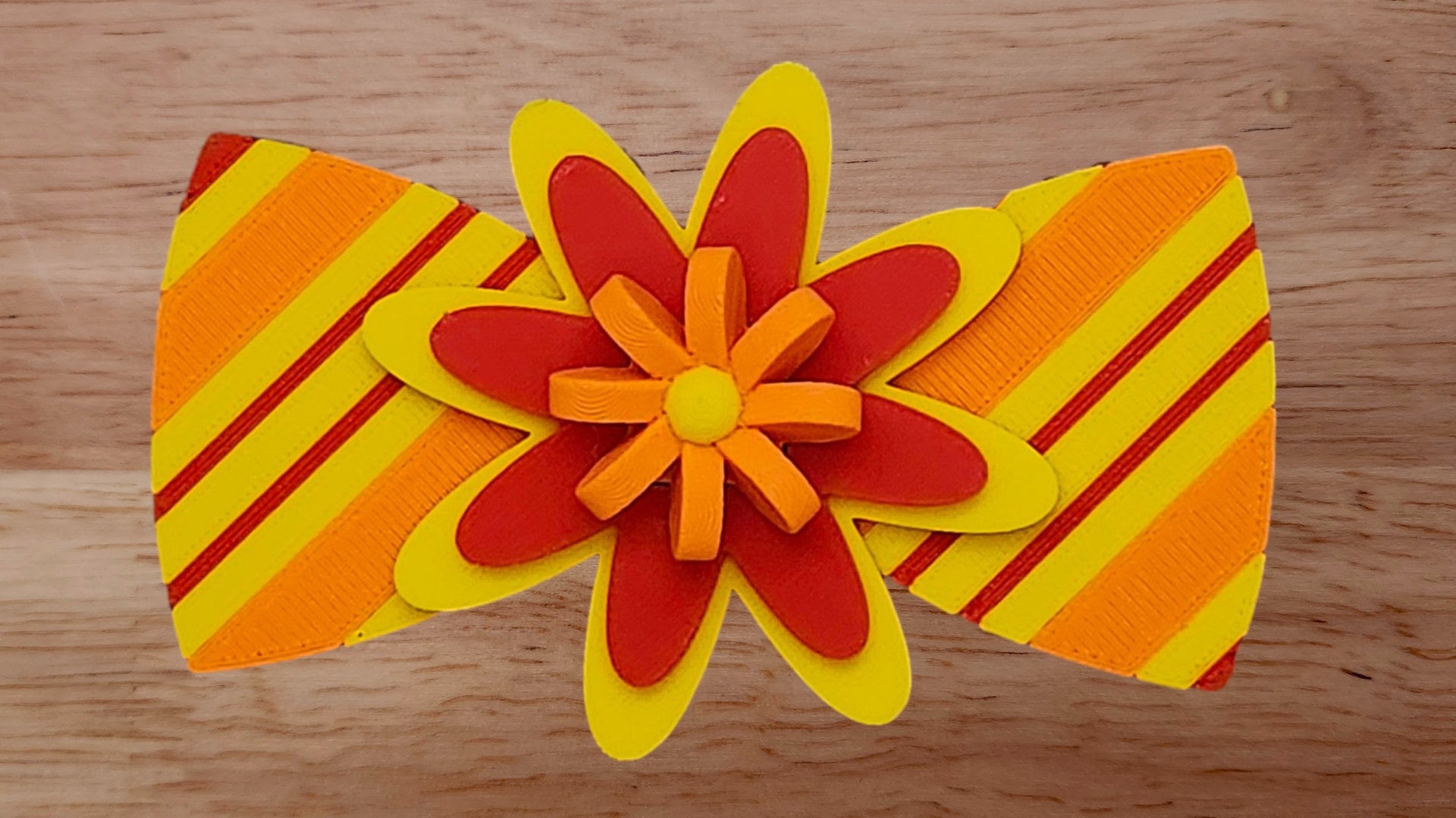 Simple 3D Flower Base with Flower Petal Brim Medium, Flower Petal Brim Large and Wrapping Paper Back