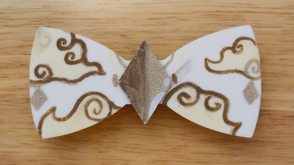 Bespoke It Yourself/Solid White Diamond Base Set decorated and assembled to show an example 